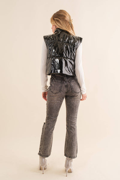 22656J - Gloss Shiny PU Quilted Puffer Zip Up Crop Vest: BLACK / L